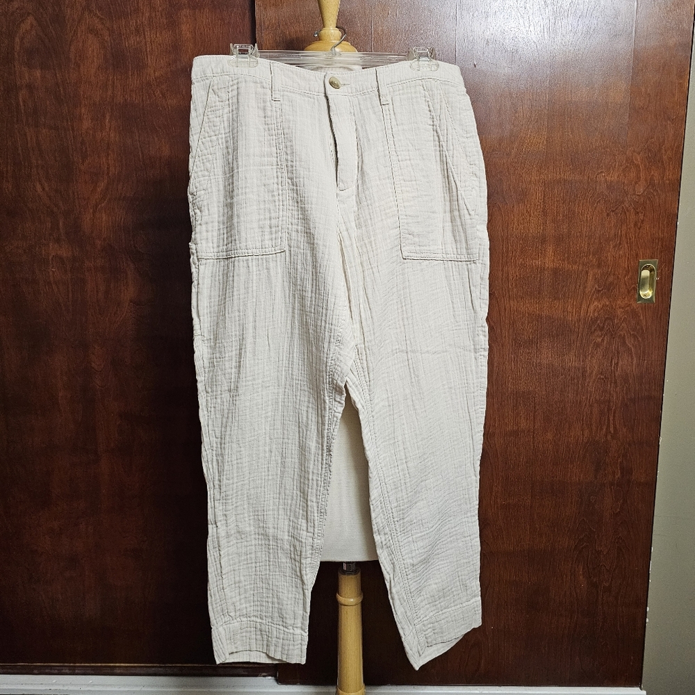Old Navy Cream Cargo Pants for Casual Wear